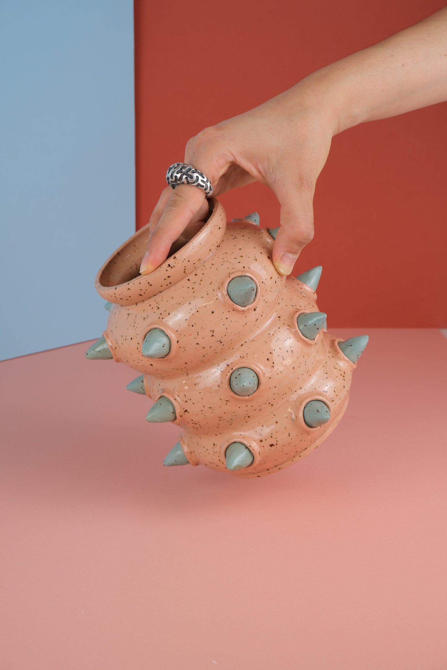 Spiked Vase - Curvy Pink