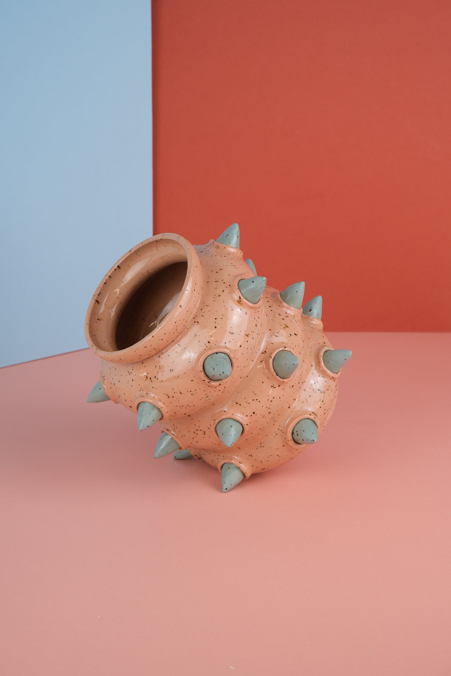 Spiked Vase - Curvy Pink
