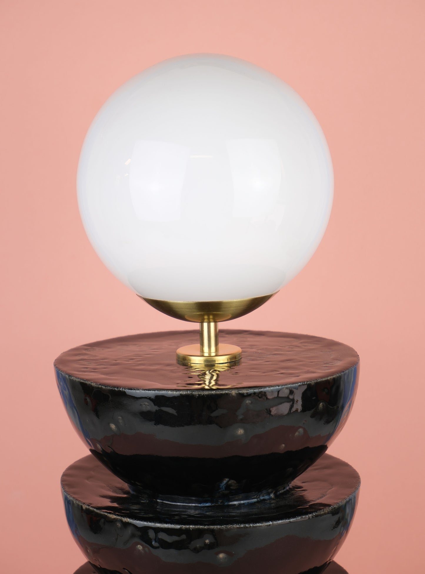 Obsidian totem lamp