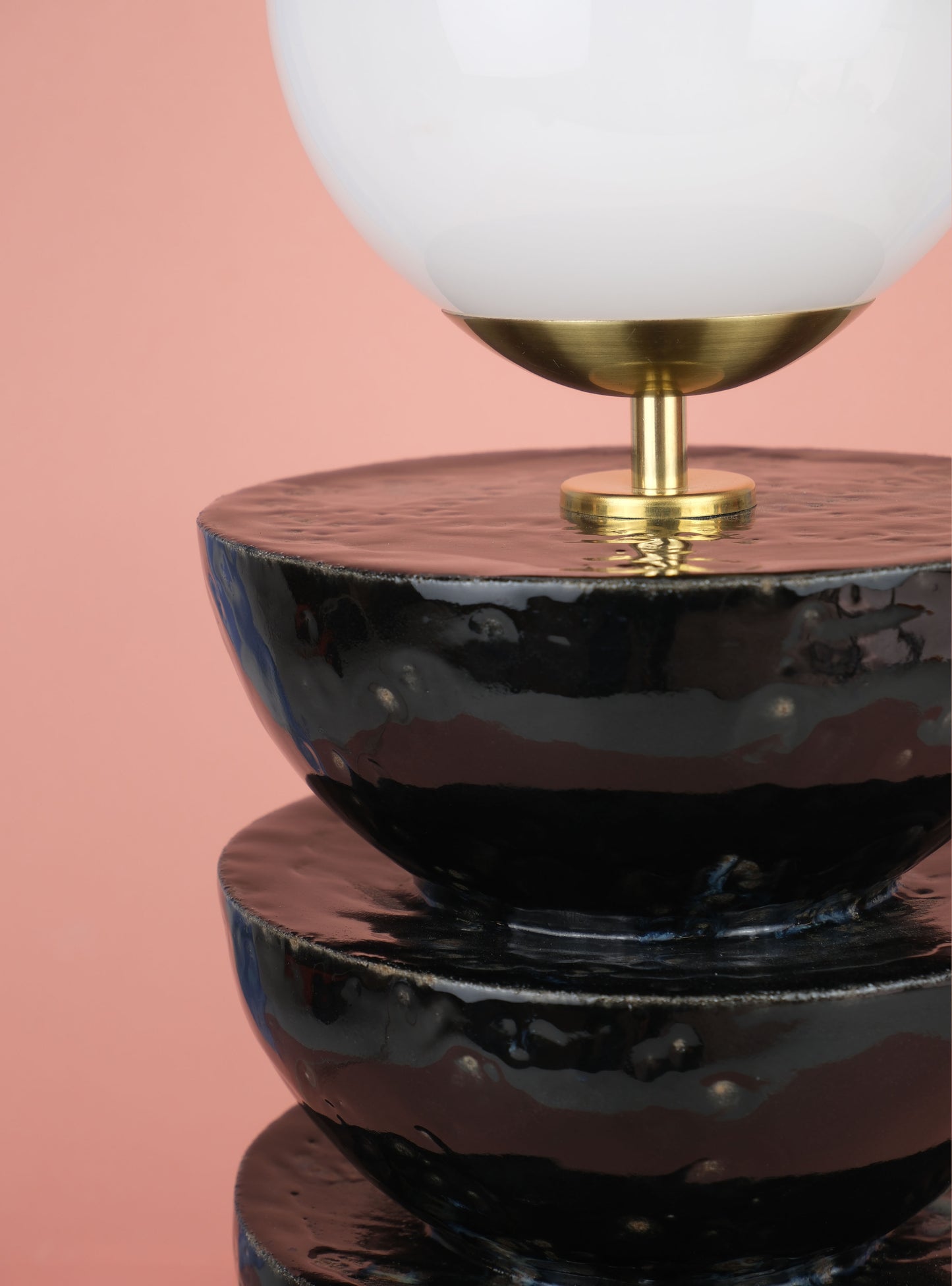 Obsidian totem lamp