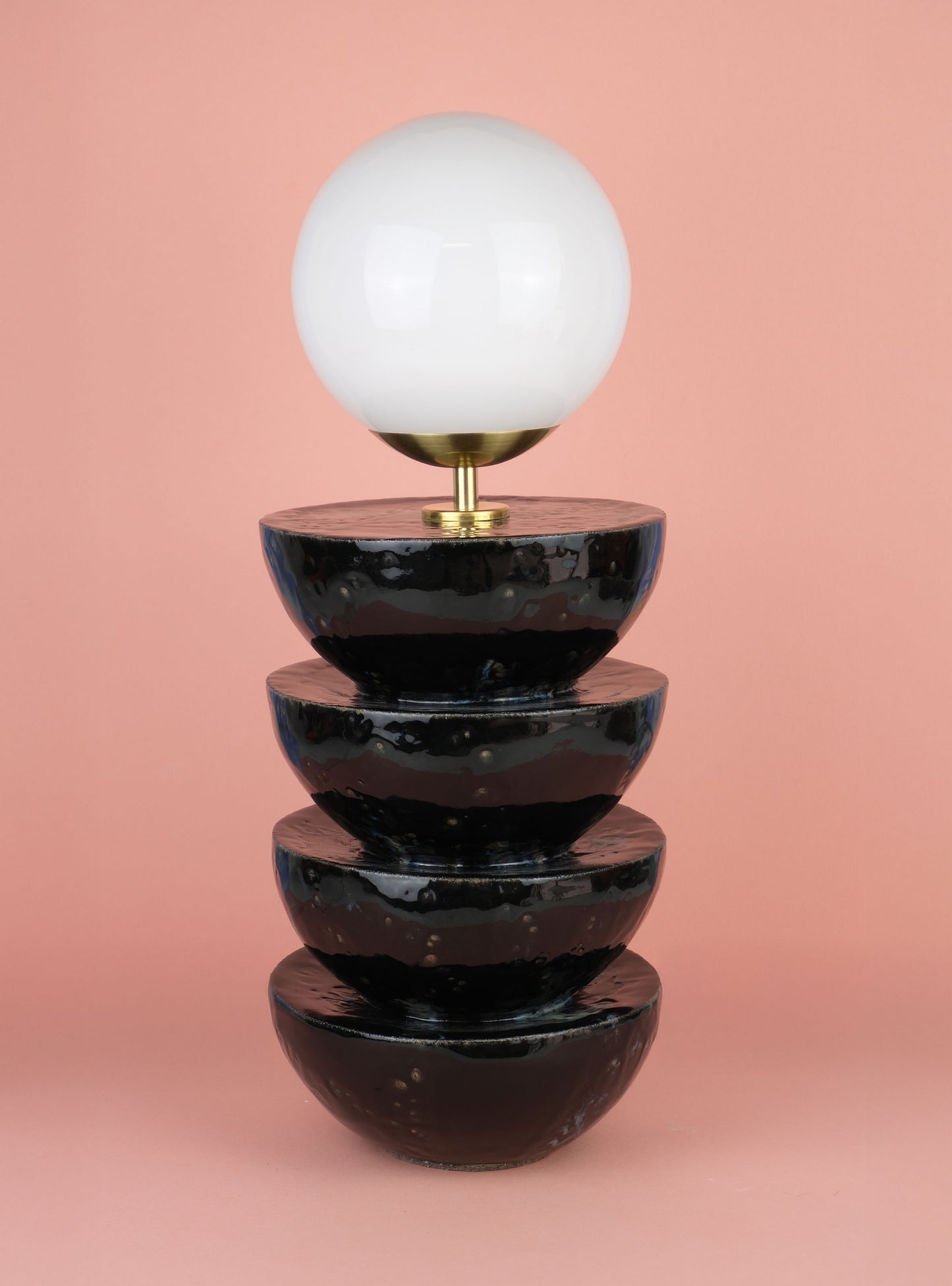 Obsidian totem lamp